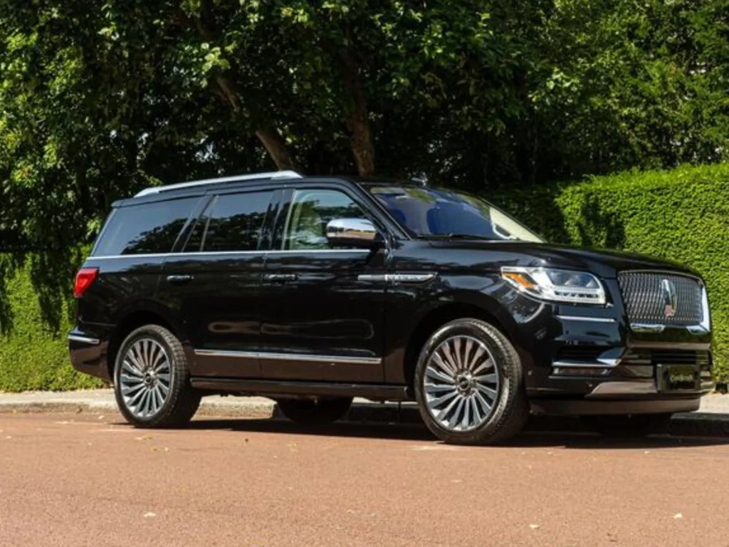 Lincoln Navigator Black exterior