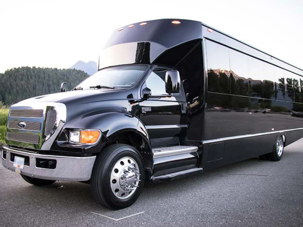 Ford F-650 XL exterior