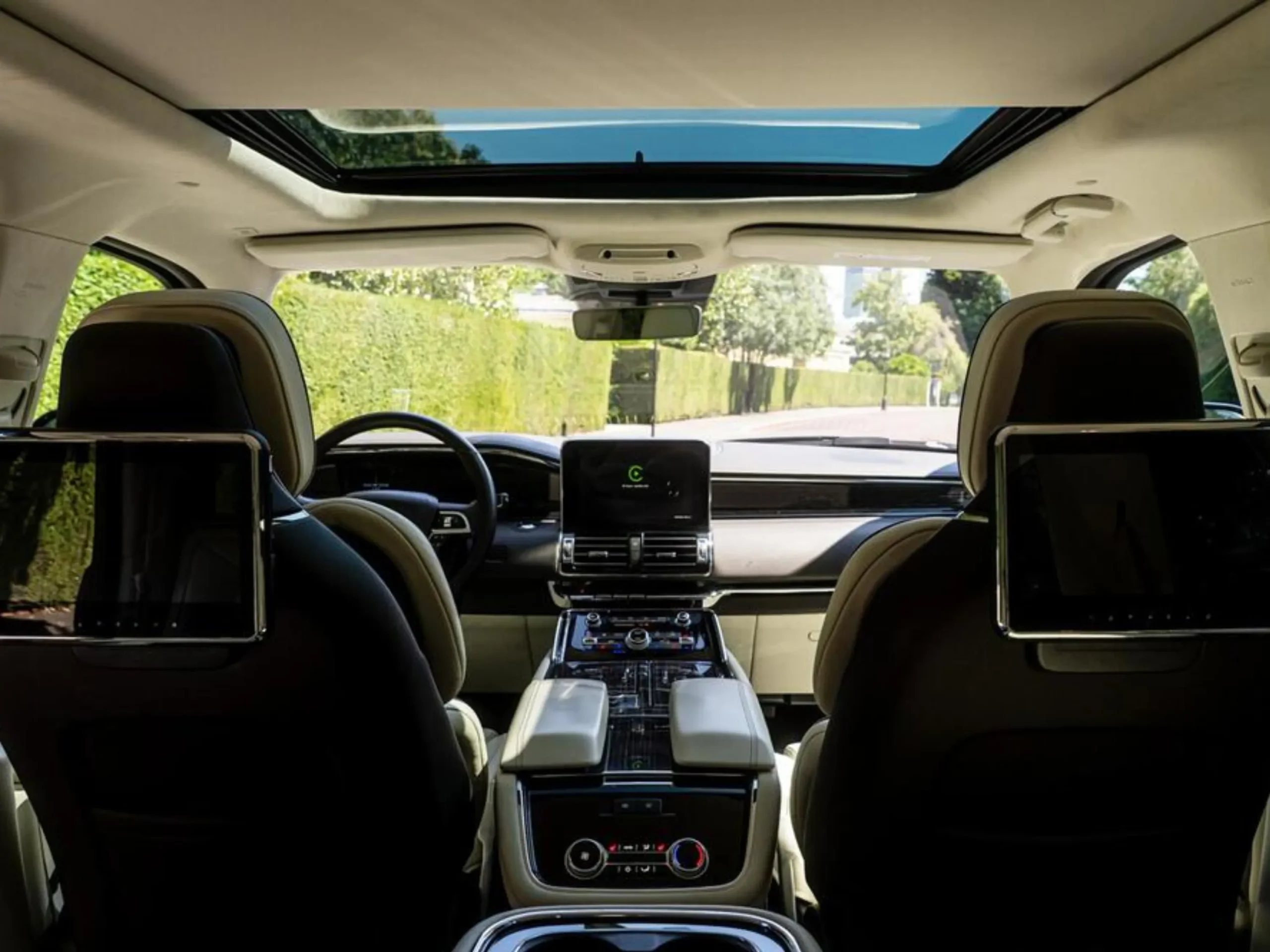 Lincoln Navigator Black interior detail