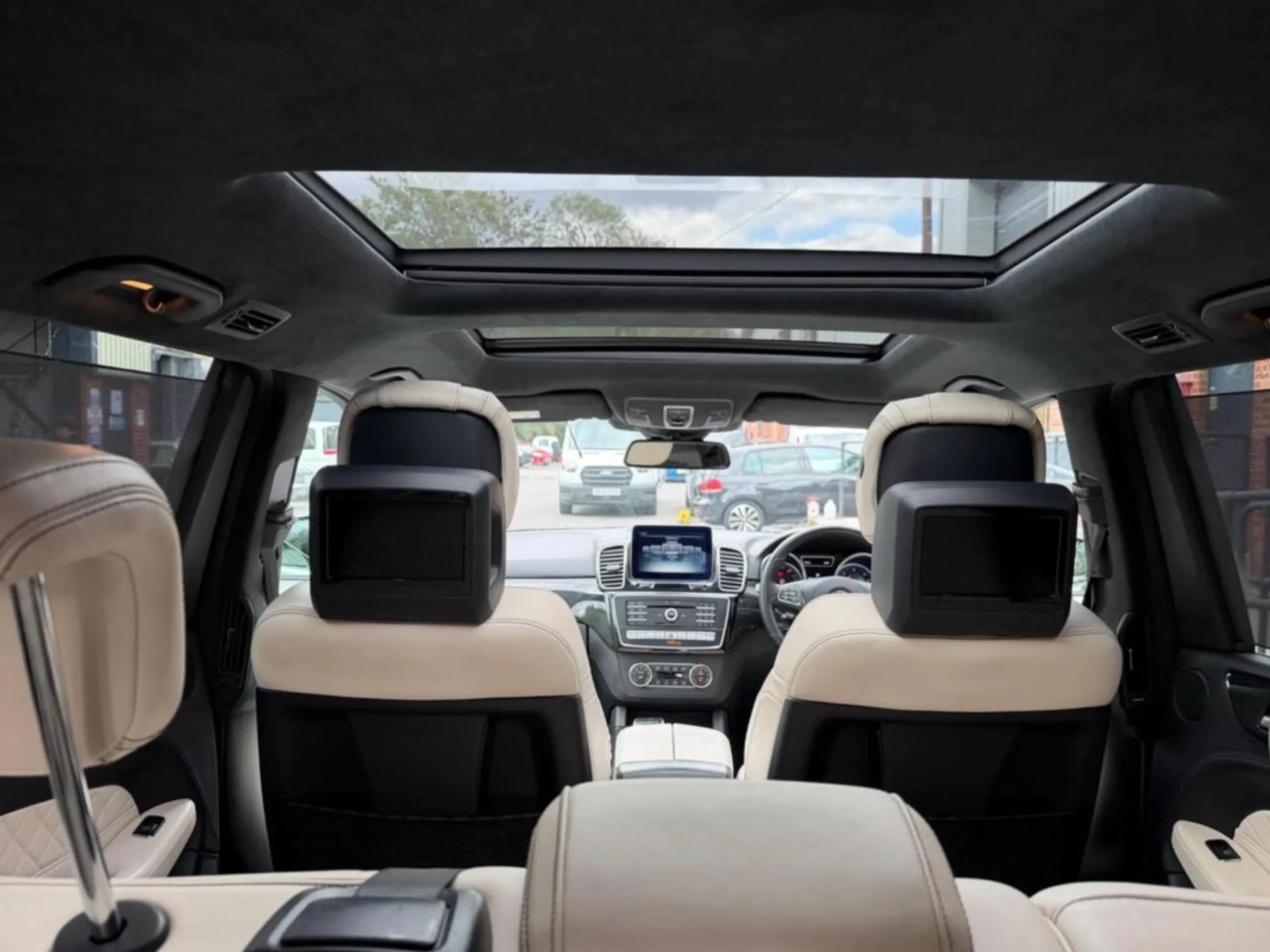 Mercedes-Benz-GLS interior detail