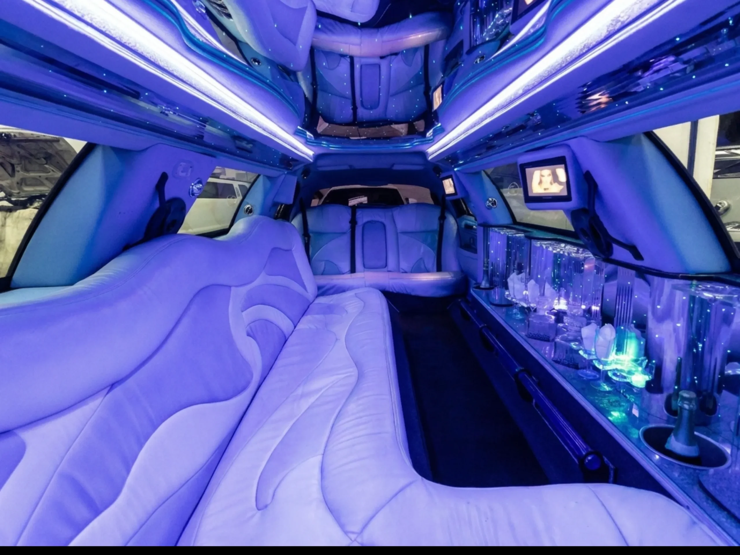 Lincoln Town Car White interior detail