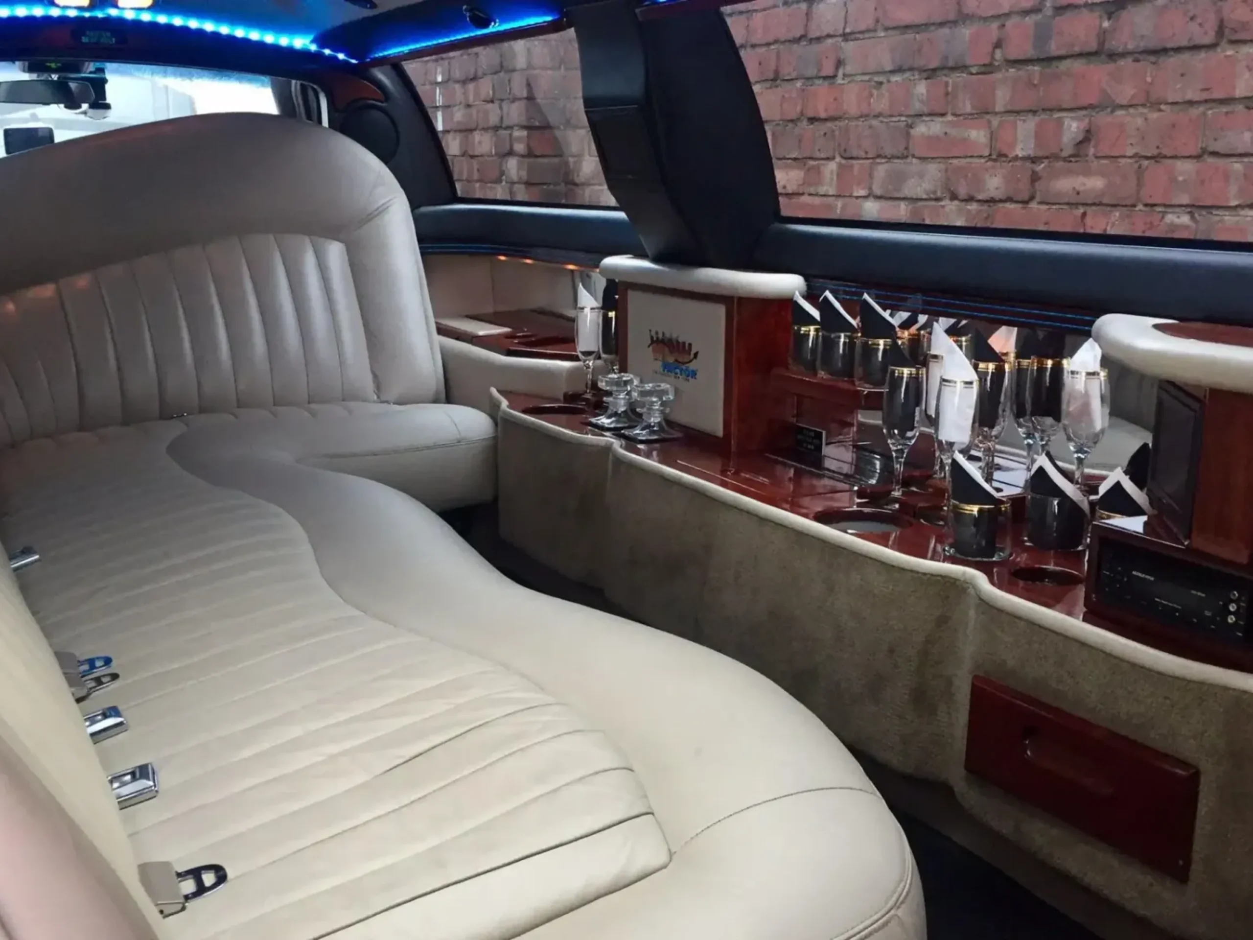 Lincoln Town Car Black interior detail