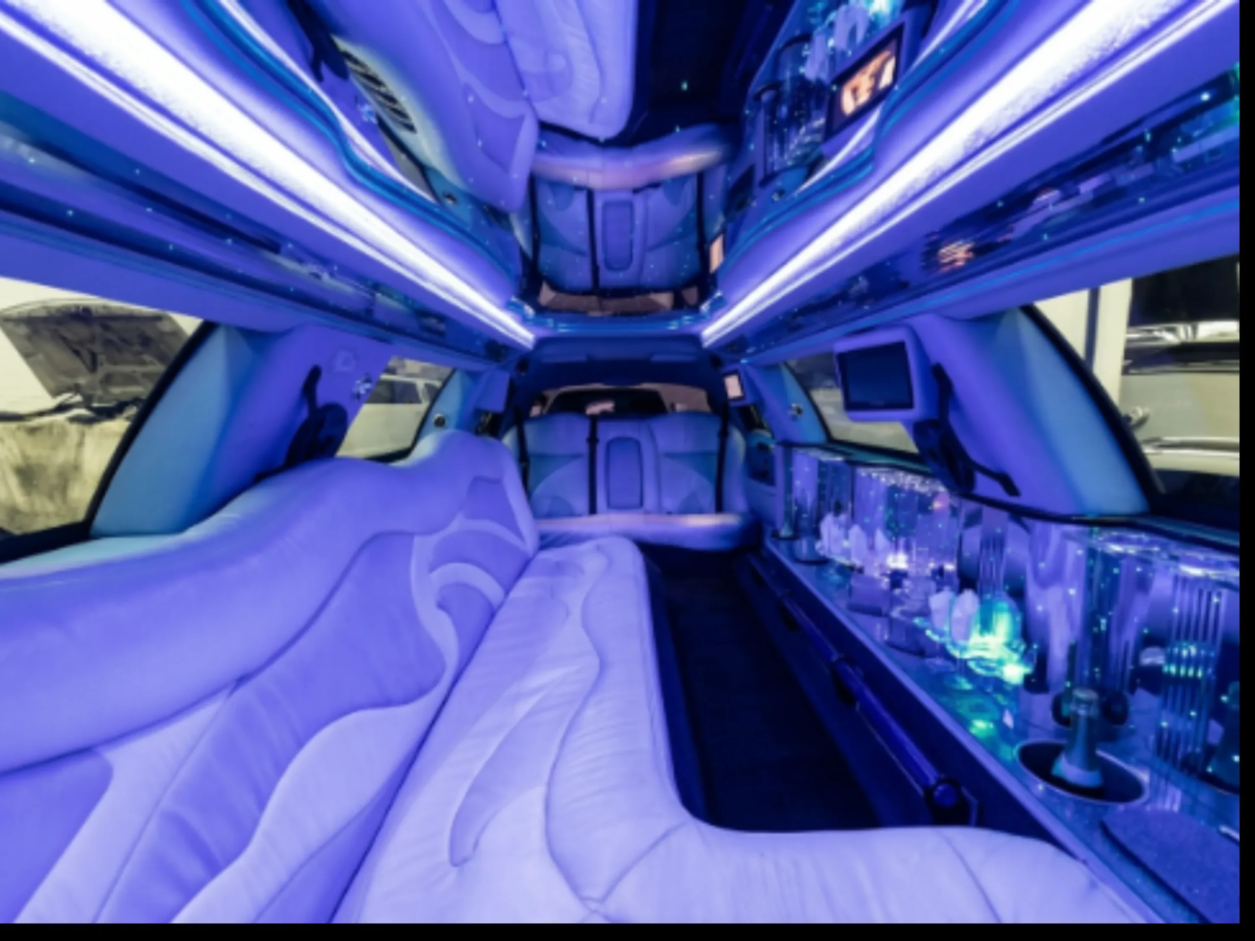 Lincoln Town Car Super Stretch White interior detail