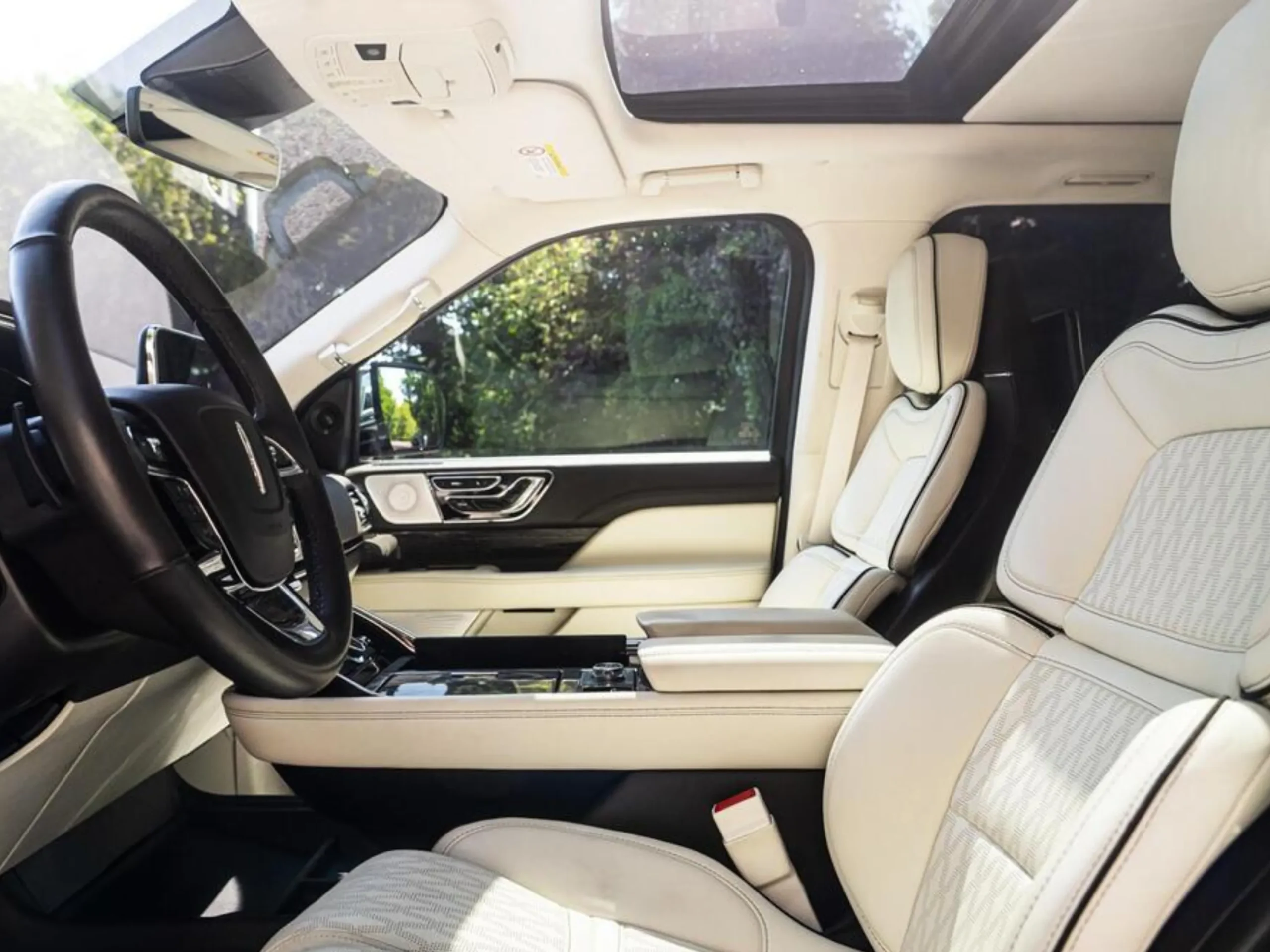 Lincoln Navigator Black interior detail