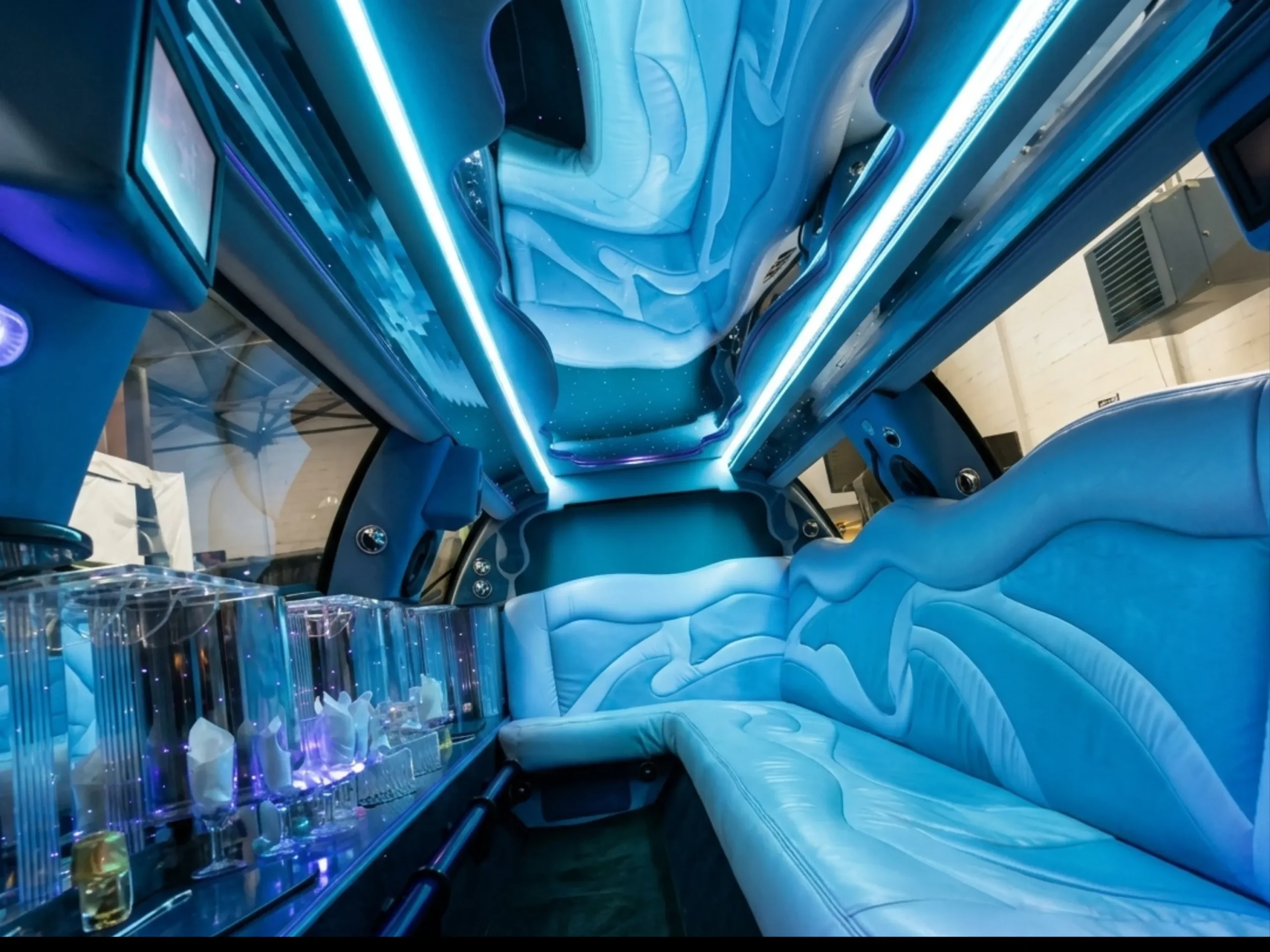 Lincoln Town Car White interior detail