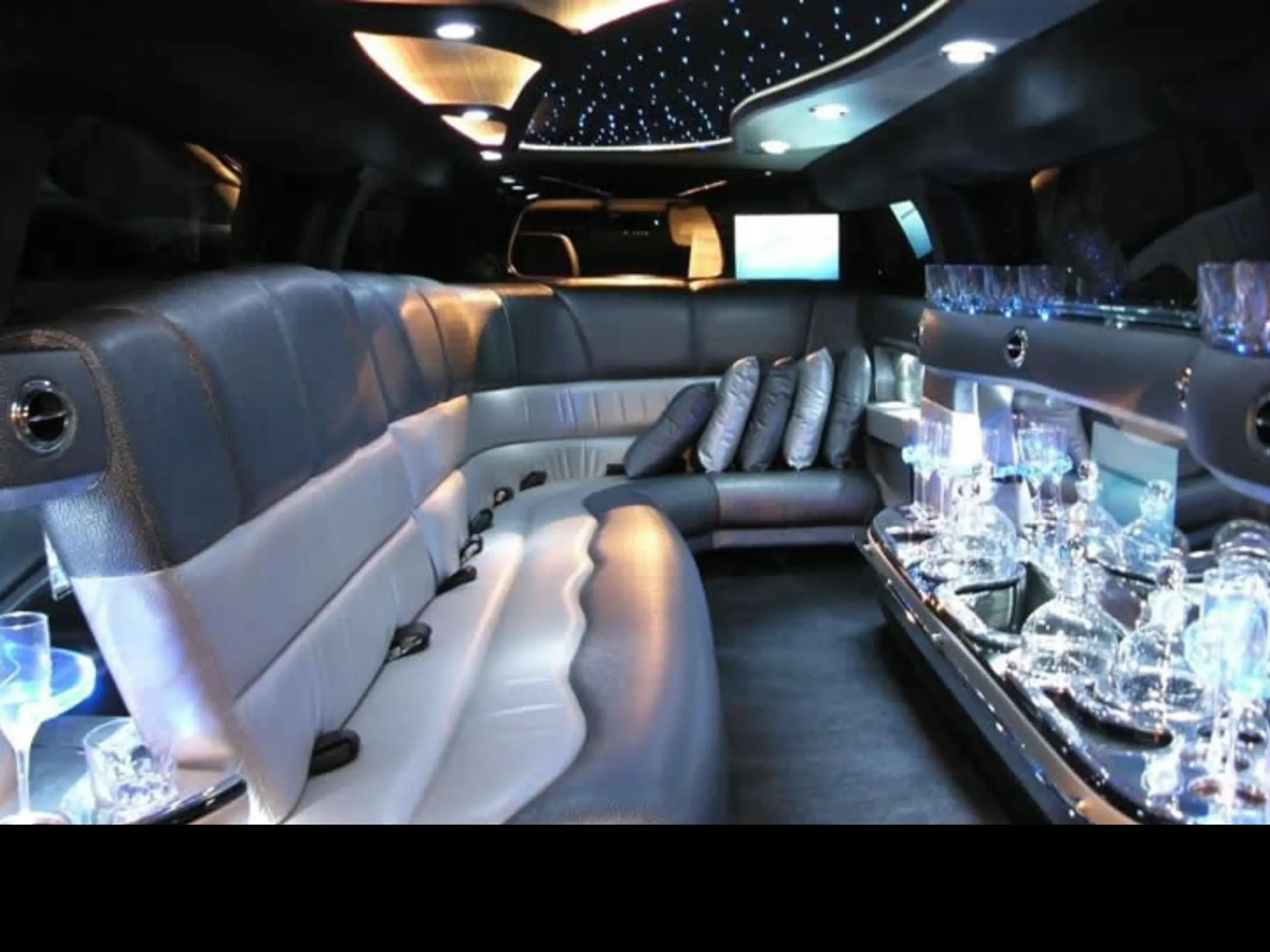 GMC Hummer H3 Super Stretch interior detail