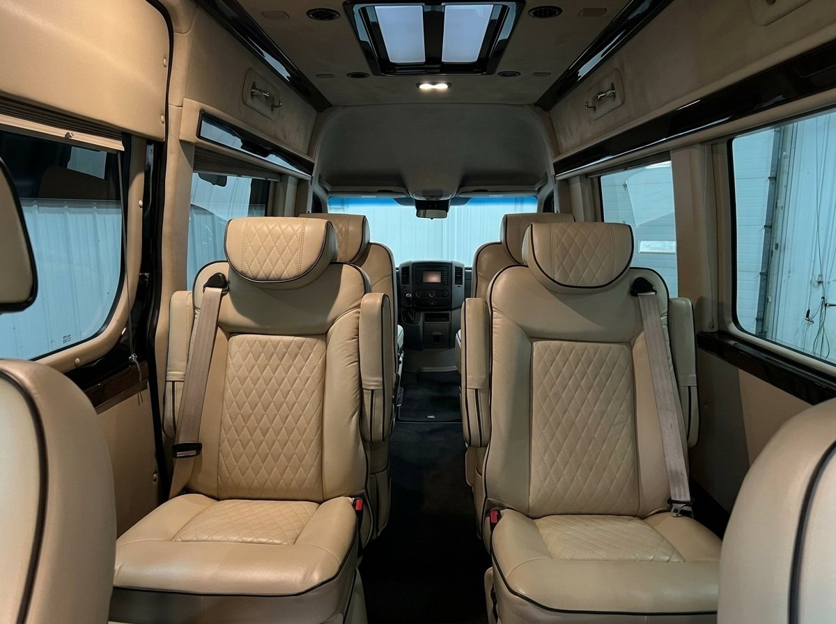 Mercedes-Benz Sprinter 3500 White interior detail